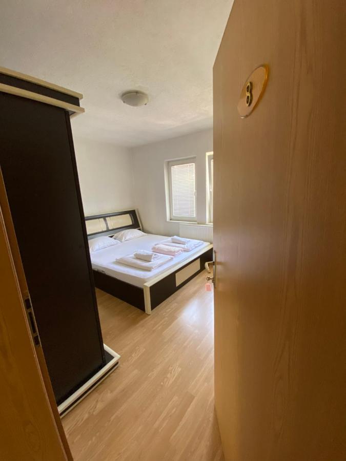 Bus Station Hostel 普里什蒂纳 外观 照片