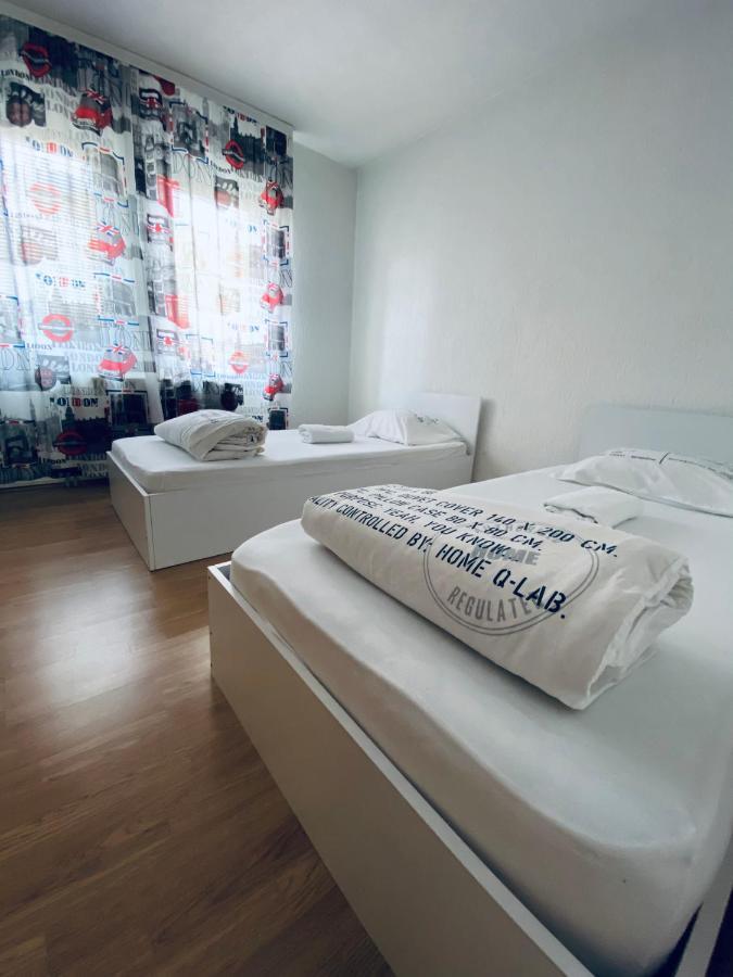 Bus Station Hostel 普里什蒂纳 外观 照片
