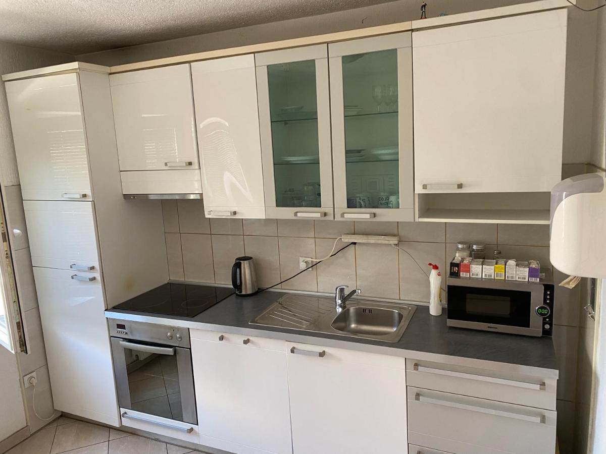 Bus Station Hostel 普里什蒂纳 外观 照片