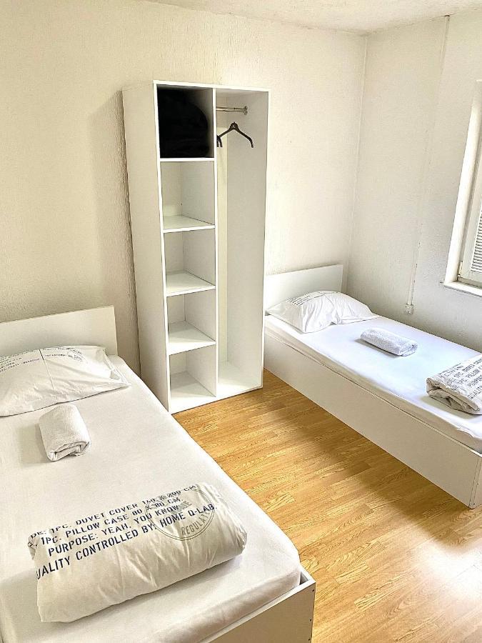 Bus Station Hostel 普里什蒂纳 外观 照片