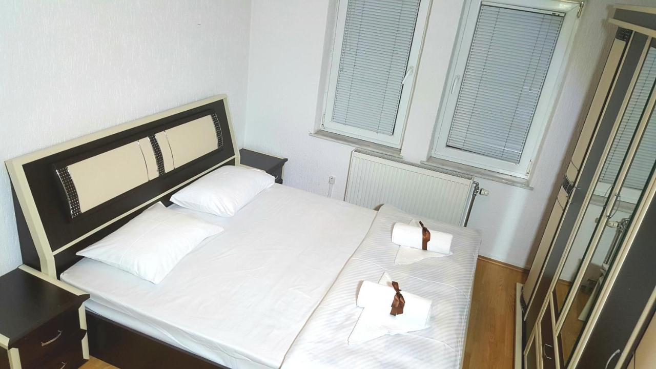 Bus Station Hostel 普里什蒂纳 外观 照片
