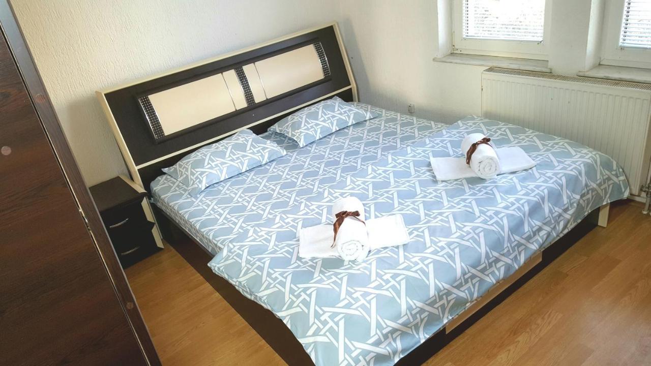 Bus Station Hostel 普里什蒂纳 外观 照片